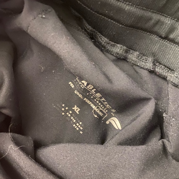 Fabletics Scrub Set - Picture 4 of 5